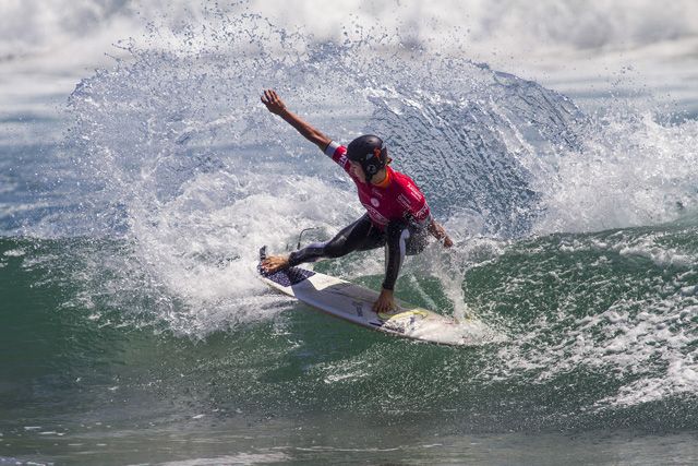 Sally Fitzgibbons (AUS) won her quarterfinal heat today and has advanced into the semifinals at Vans U.S. Open of Surfing.