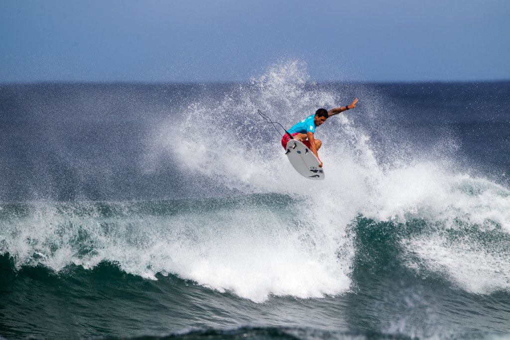 Ezekiel Lau of Hawaii advances to the final round of the Hawaiian Pro