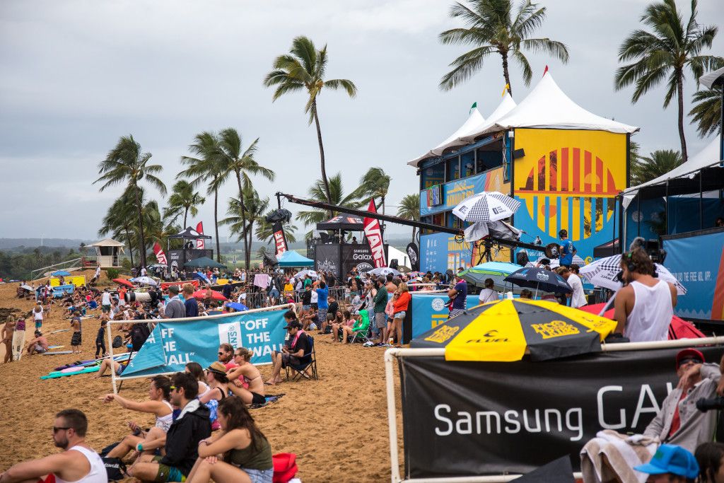 the crowd on hand to watch the 2015 hawaiian pro