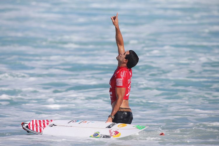 Adriano De Souza of Brasil (pictured) points to the sky after his Quarterfinal victory at the Buillabong Pipe Masters on Thursday December 17, 2015.