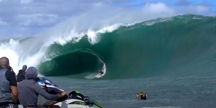 Code Red 2: Big Swell on the South Shore, Oahu Hawaii – Float Captain